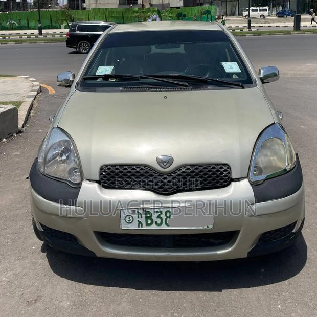 Toyota Vitz 2004 Silver