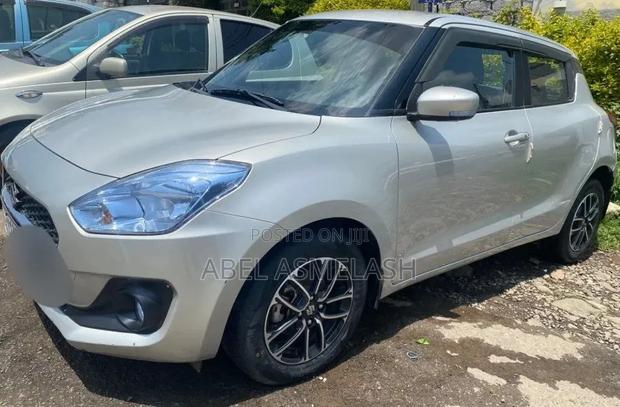 Suzuki Swift 2022 White