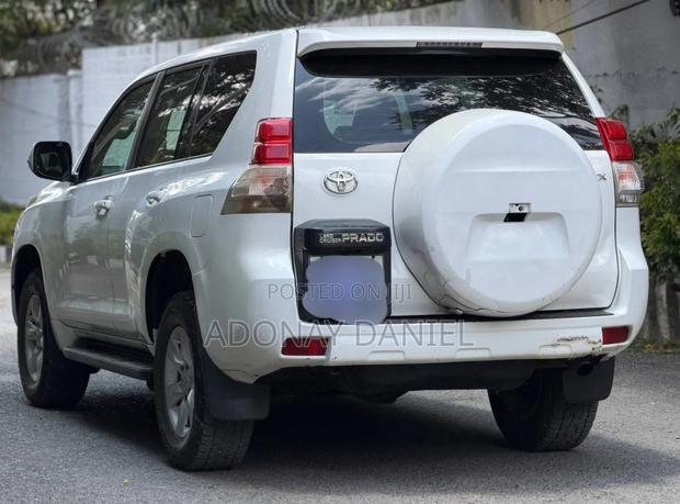 Toyota Land Cruiser 4.6 V8 GX 2012 White