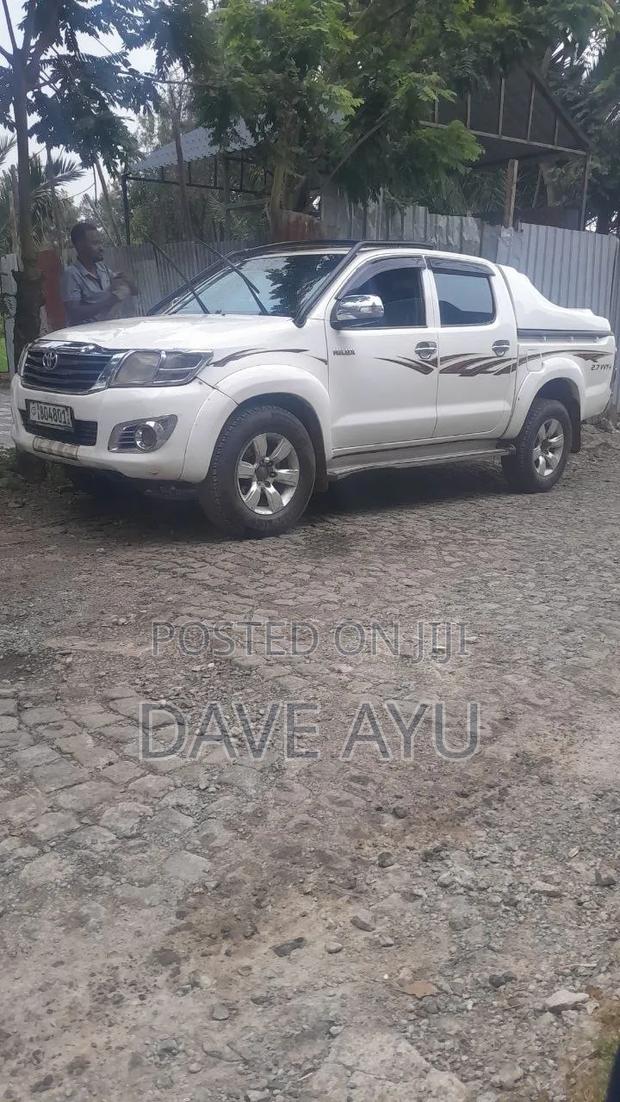 Toyota Hilux 2013 White