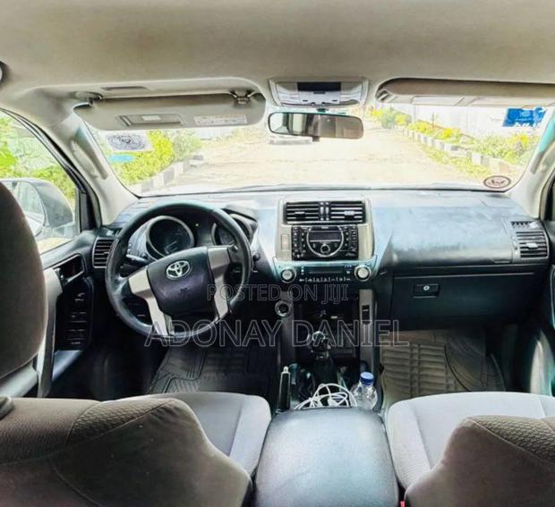 Toyota Land Cruiser 4.6 V8 GX 2012 White