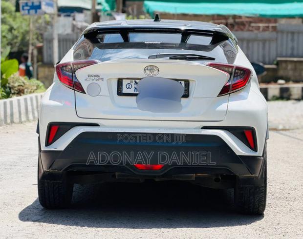 Toyota C-HR XLE Prermium FWD (2.0L 4cyl 2AM) 2018 White