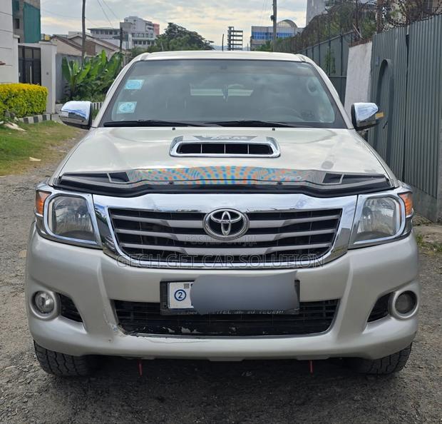 Toyota Hilux 2013 Gold