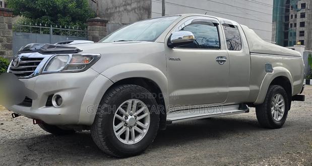 Toyota Hilux 2013 Gold