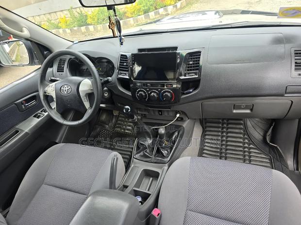Toyota Hilux 2013 Gold
