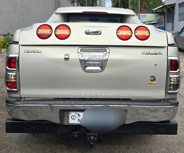 Toyota Hilux 2013 Gold