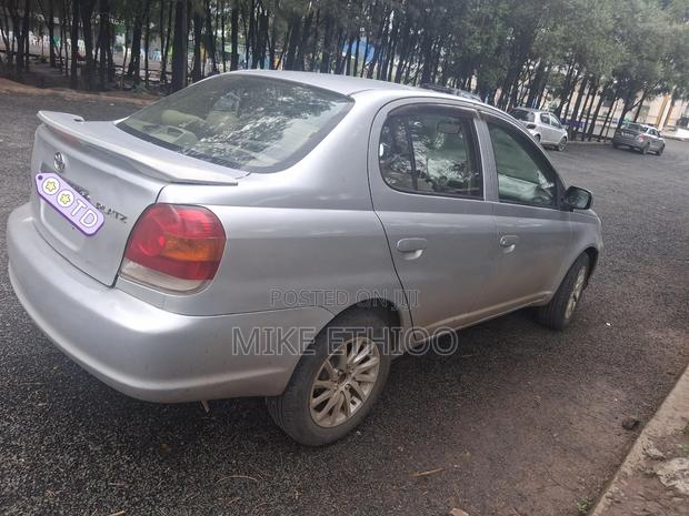 Toyota Platz 2005 Silver