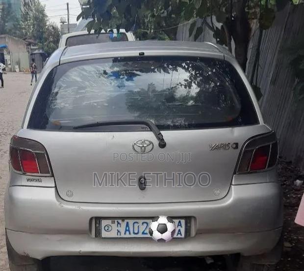 Toyota Vitz 1999 Silver