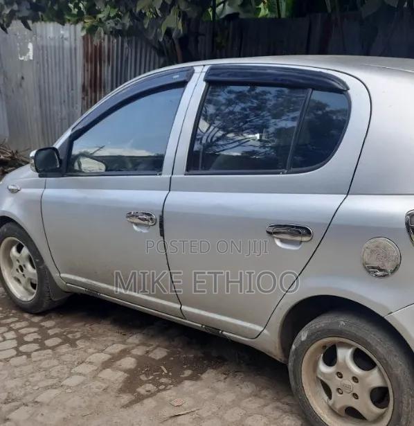 Toyota Vitz 1999 Silver