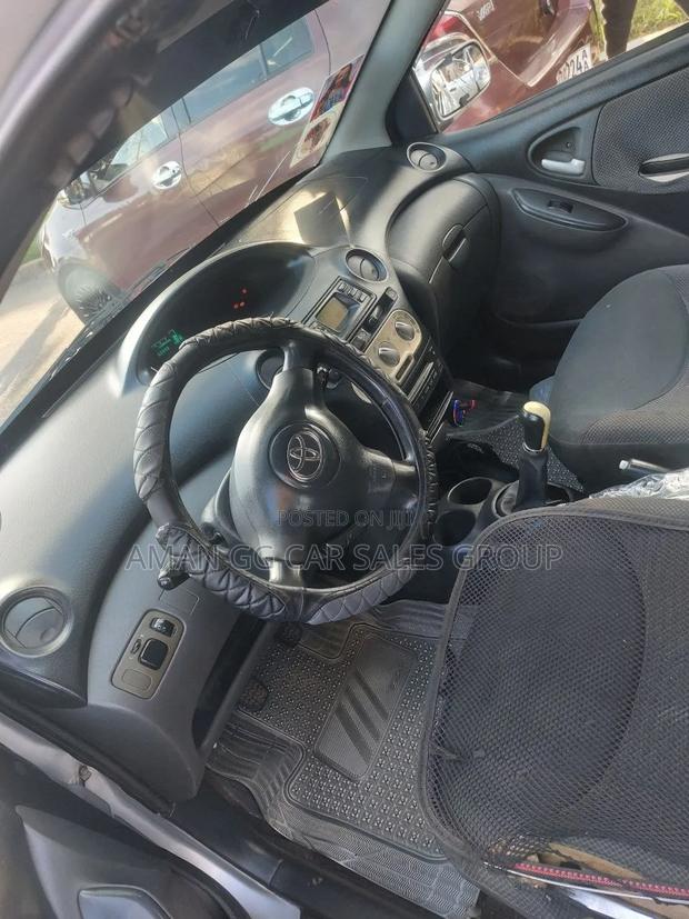 Toyota Yaris 2004 Silver