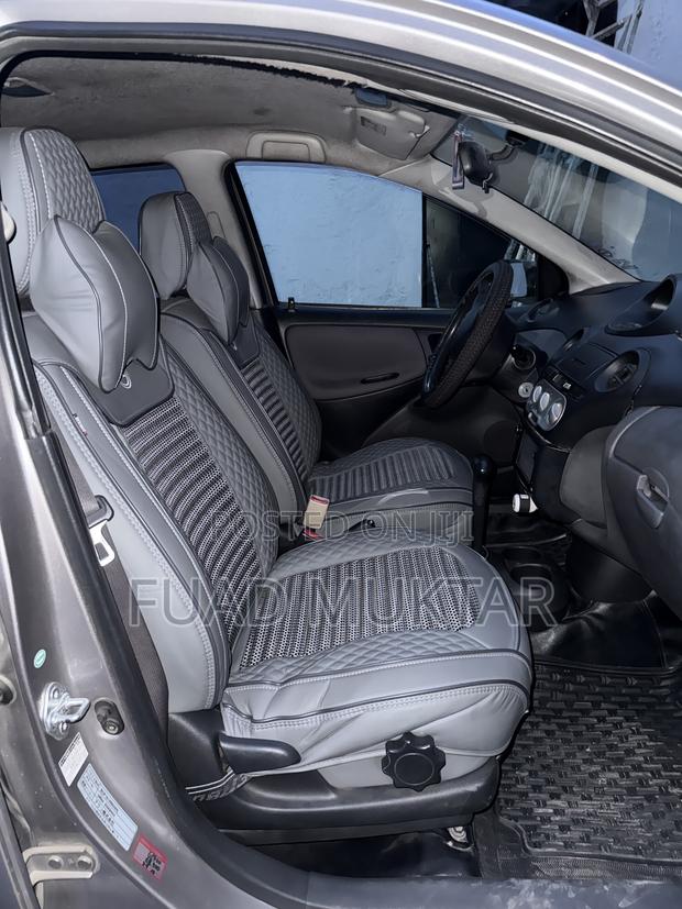 Toyota Vitz 2004 Gray