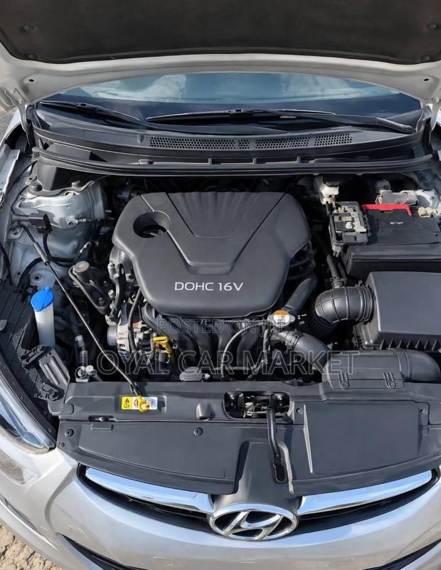 Hyundai Elantra 2012 Silver