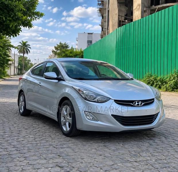 Hyundai Elantra 2012 Silver