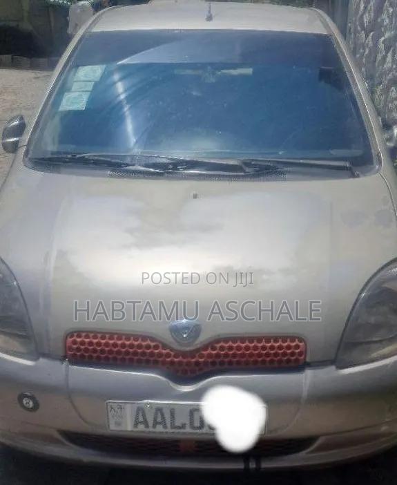 Toyota Vitz 2001 Gold
