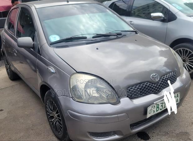 Toyota Vitz 2002 Silver
