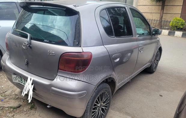Toyota Vitz 2002 Silver