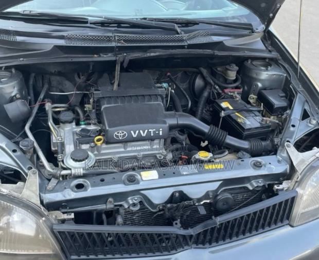 Toyota Platz 2001 Gray