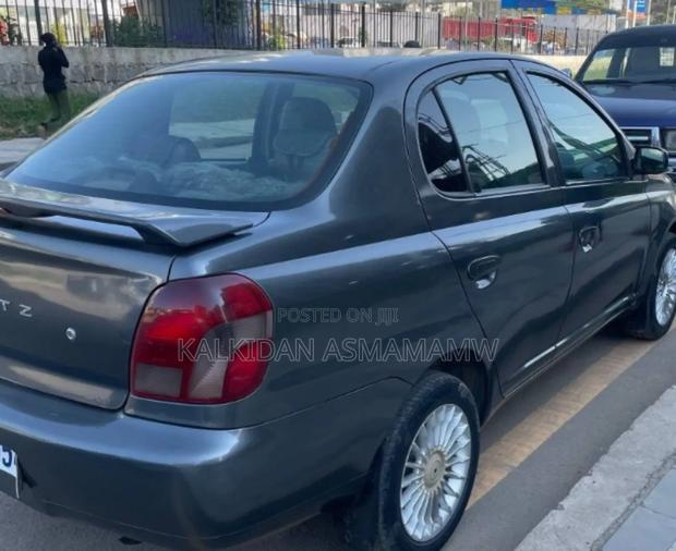 Toyota Platz 2001 Gray