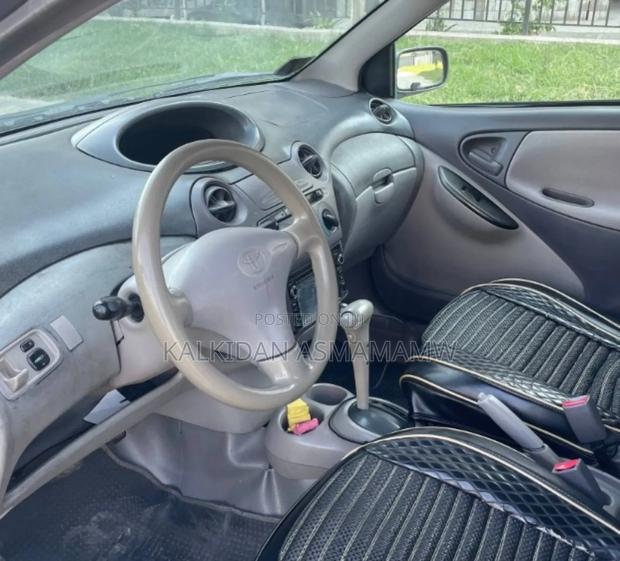 Toyota Platz 2001 Gray