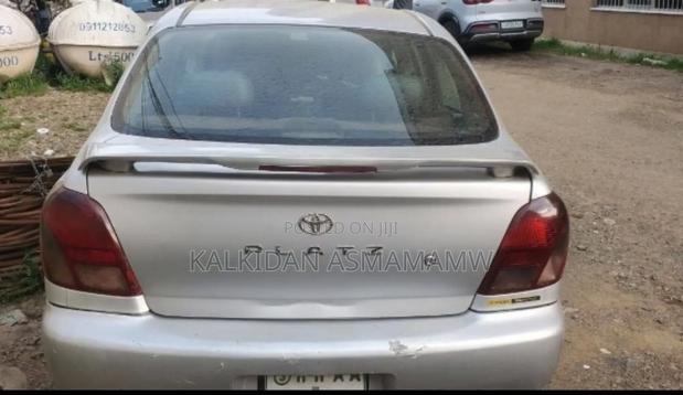 Toyota Platz 2001 Silver