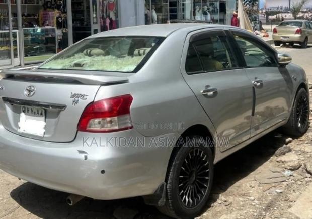 Toyota Belta 2006 Silver