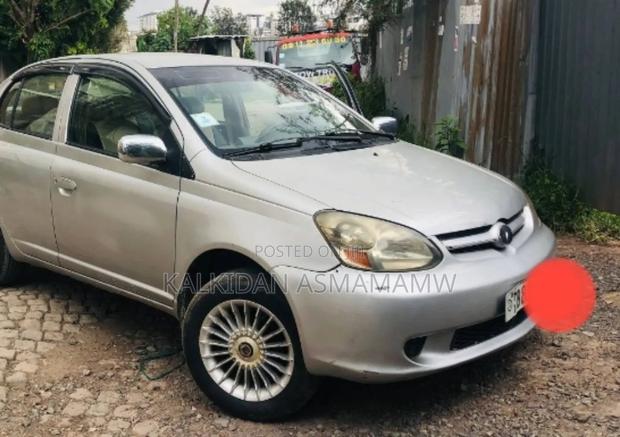 Toyota Platz 2005 Silver