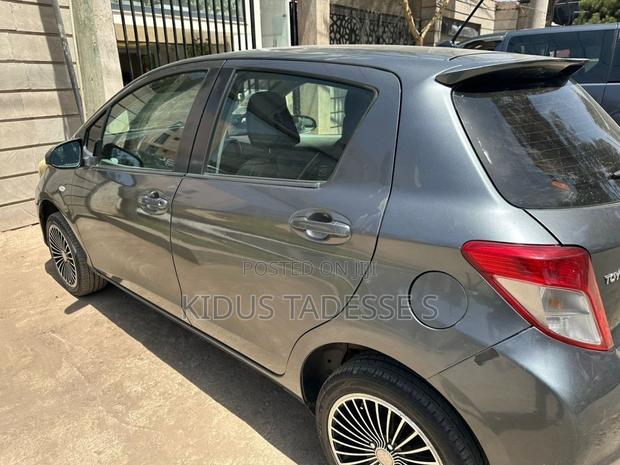 Toyota Yaris 2011 Gray