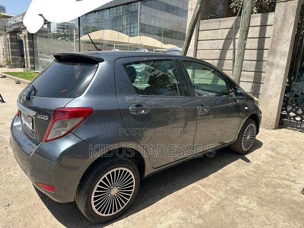 Toyota Yaris 2011 Gray