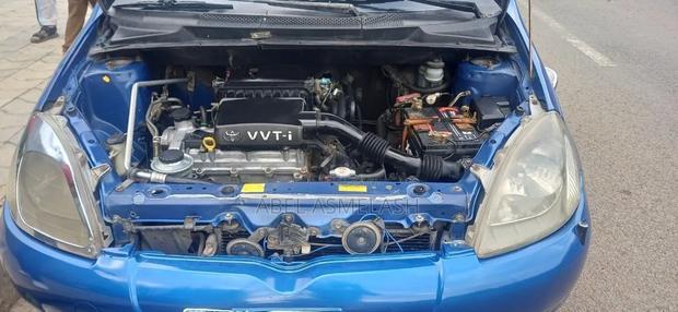 Toyota Vitz 2002 Blue