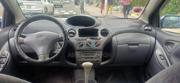 Toyota Vitz 2002 Blue