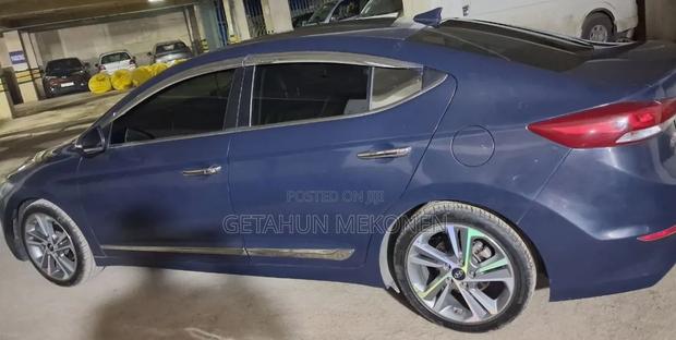 Hyundai Avante 2016 Blue