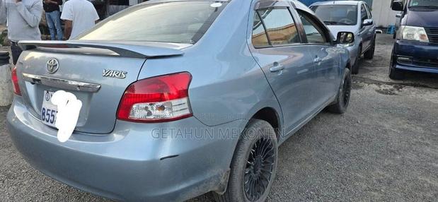 Toyota Belta 2011 Blue