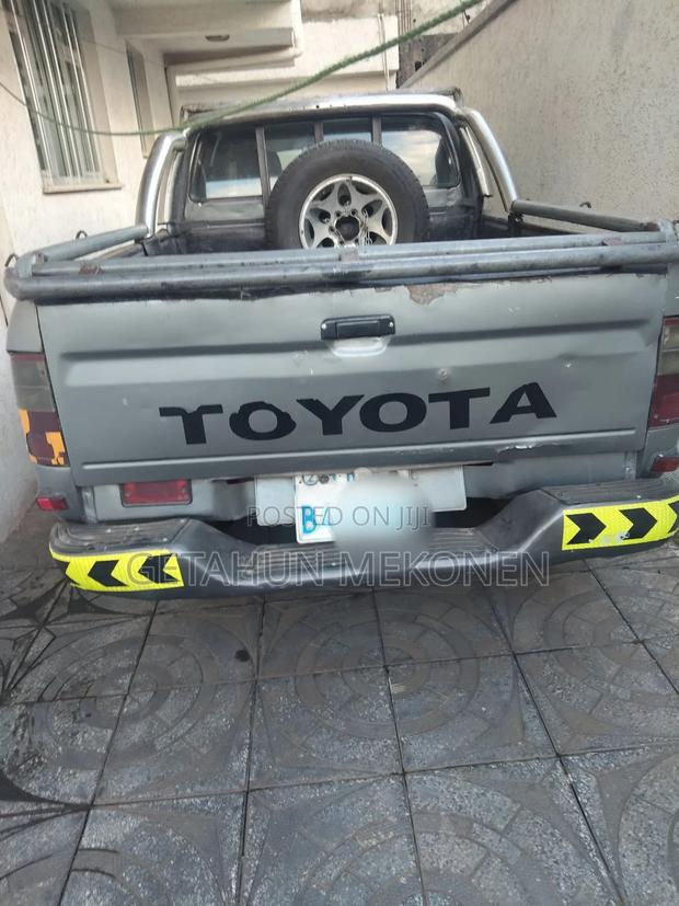 Toyota Hilux 2004 Green