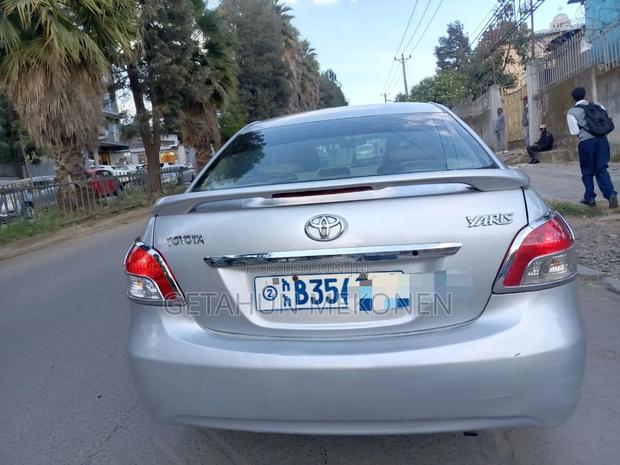 Toyota Belta 2010 Silver