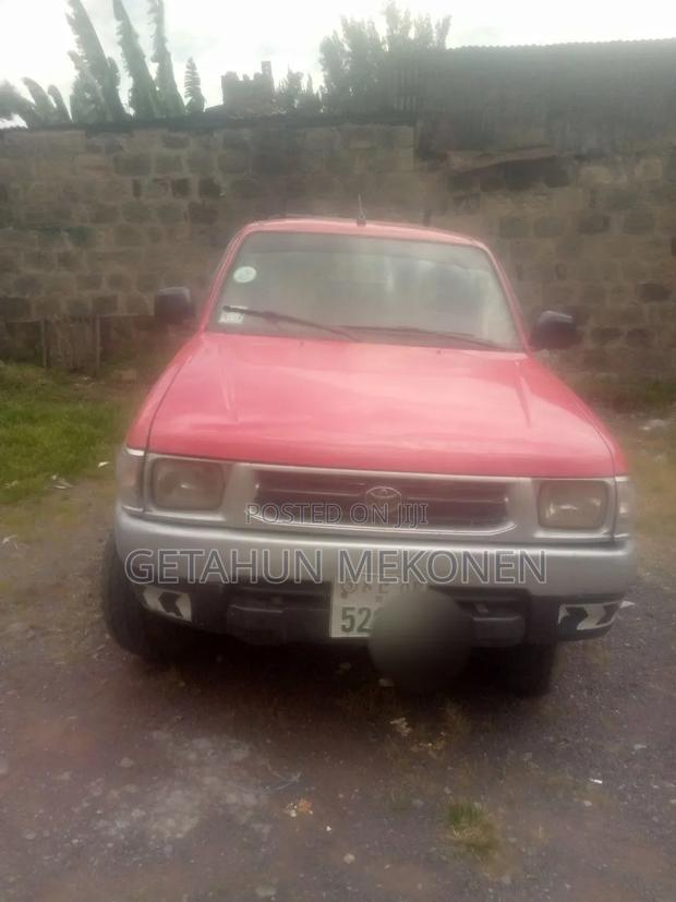 Toyota Hilux 2001 Red