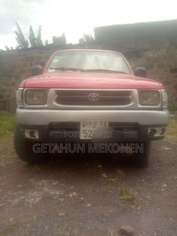 Toyota Hilux 2001 Red