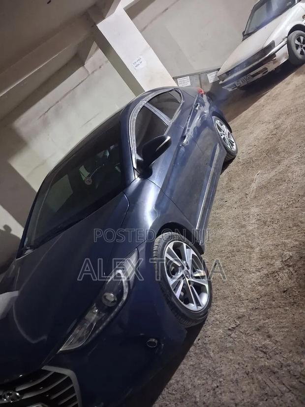 Hyundai Avante 2016 Blue
