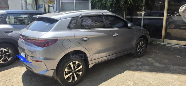 BYD E2 43 kWh 94 hp FWD 2024 Silver