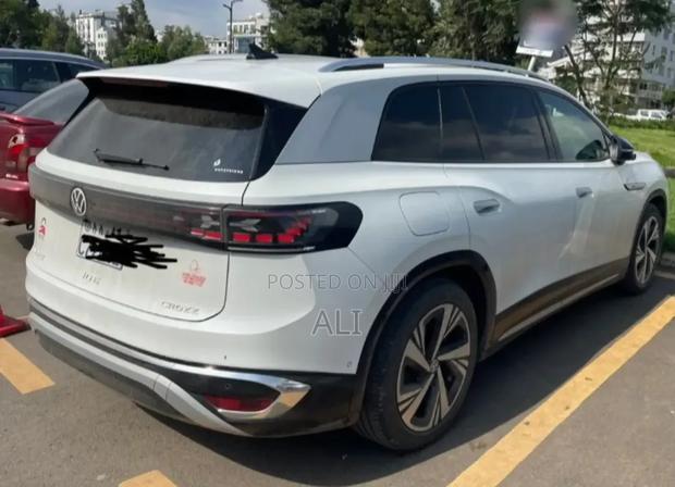 Volkswagen ID.6 2024 Off white