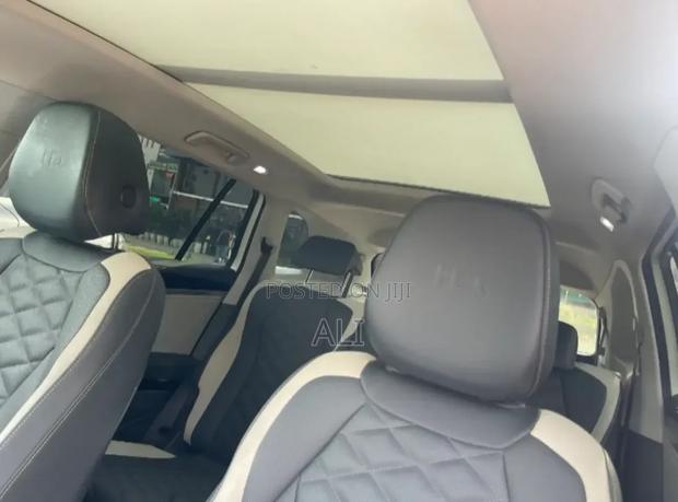 Volkswagen ID.6 2024 Off white