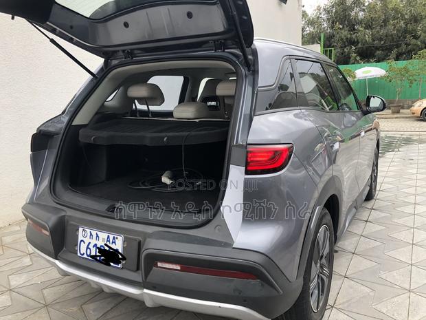 BYD Yuan Up 45 kWh FWD 2024 Gray
