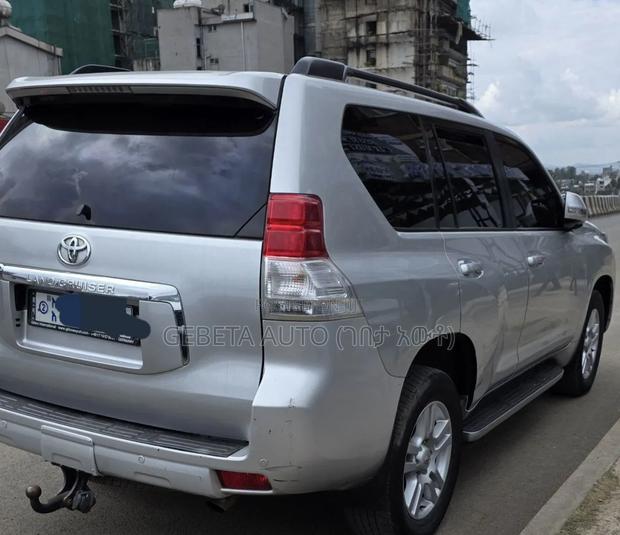 Toyota Land Cruiser 2012