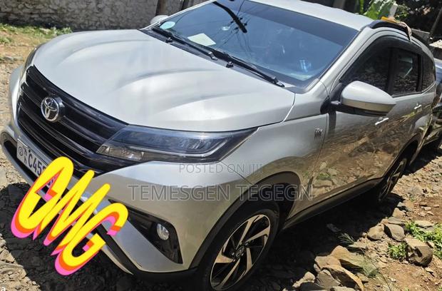 Toyota Rush 2023 Silver