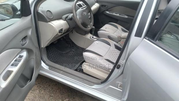 Toyota Yaris 2010 Silver
