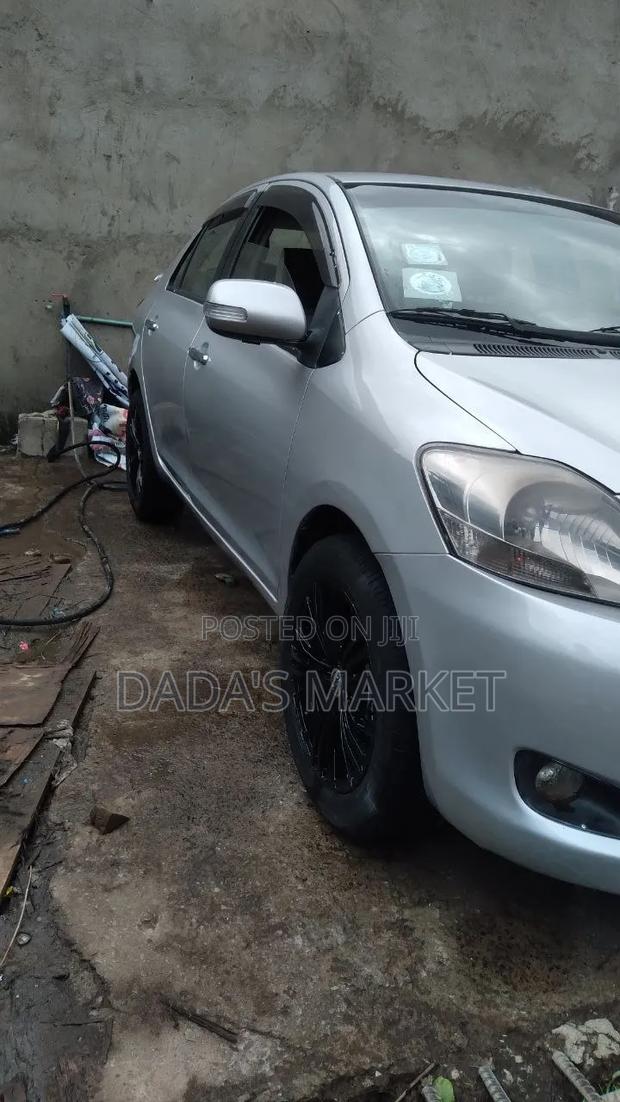 Toyota Yaris 2010 Silver