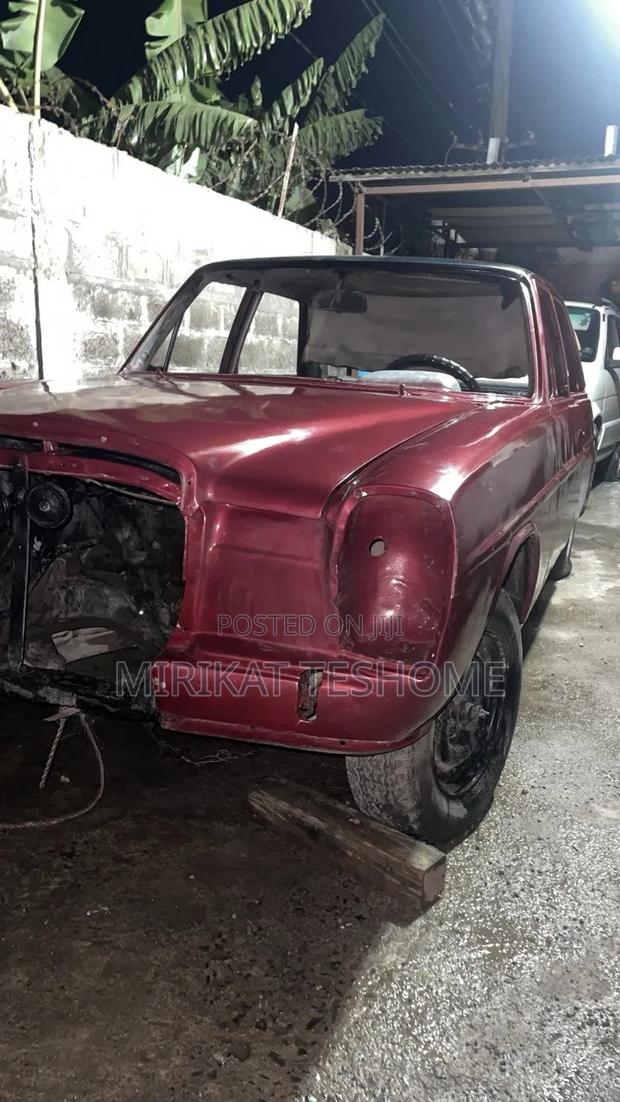 Mercedes-Benz W123 1976 Burgundy