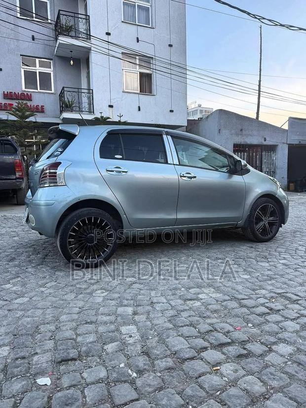 Toyota Yaris Base Hatchback 3dr 2010 Silver