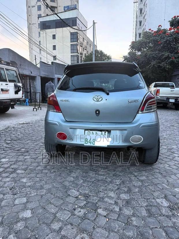 Toyota Yaris Base Hatchback 3dr 2010 Silver