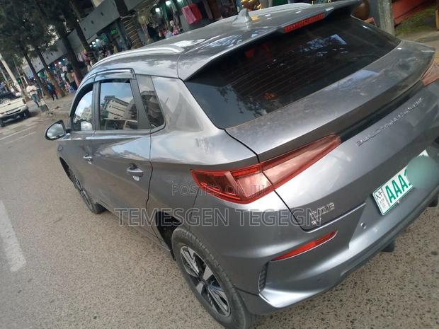 BYD E2 43 kWh 94 hp FWD 2025 Silver