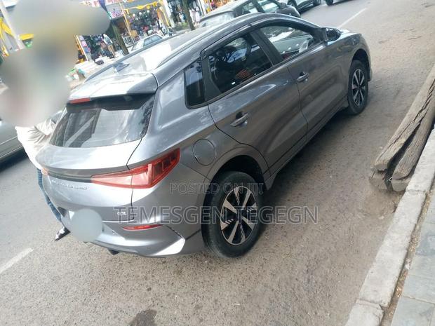 BYD E2 43 kWh 94 hp FWD 2025 Silver